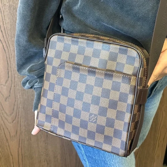 Louis Vuitton Olav PM Damier Ebene Crossbody Bag - in Excellent Condition - Picture 2 of 7